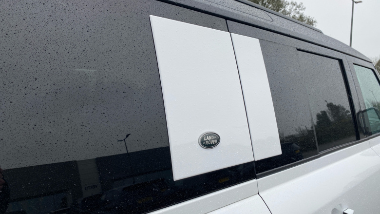 Land Rover Defender 2.0 P300 SE 110 5dr Auto Petrol Estate